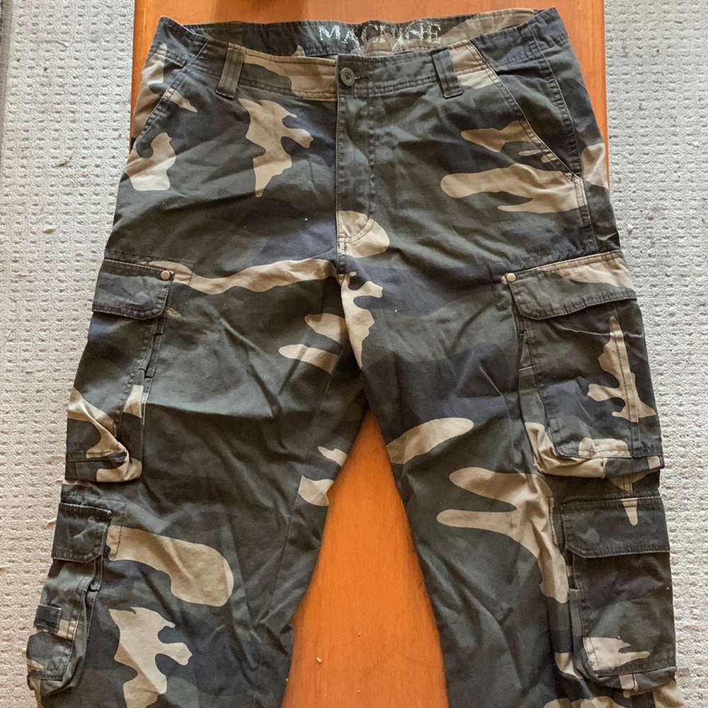 Men’s cargo pants with both side, front and back pockets.